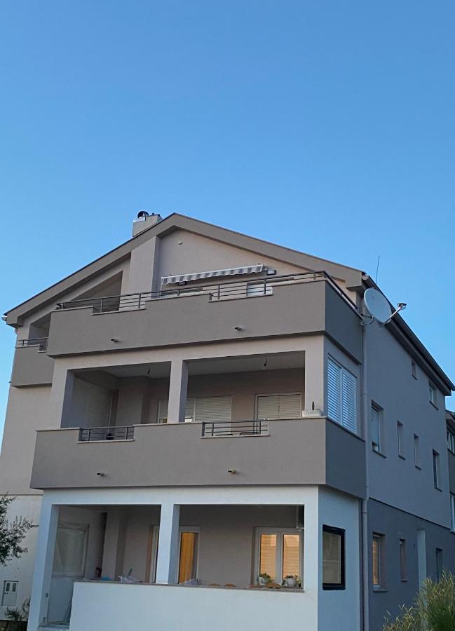 Theros Bibinje Bagian luar foto