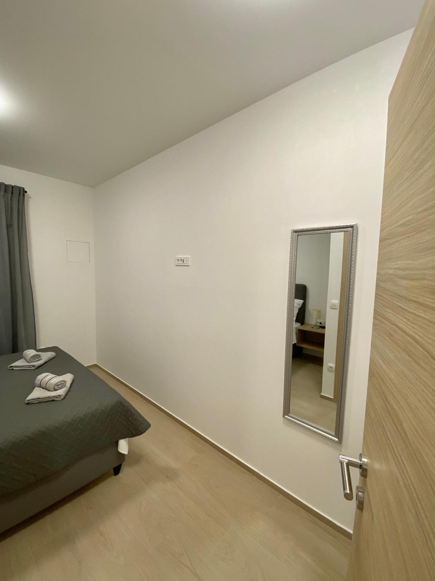 Theros Bibinje Bagian luar foto