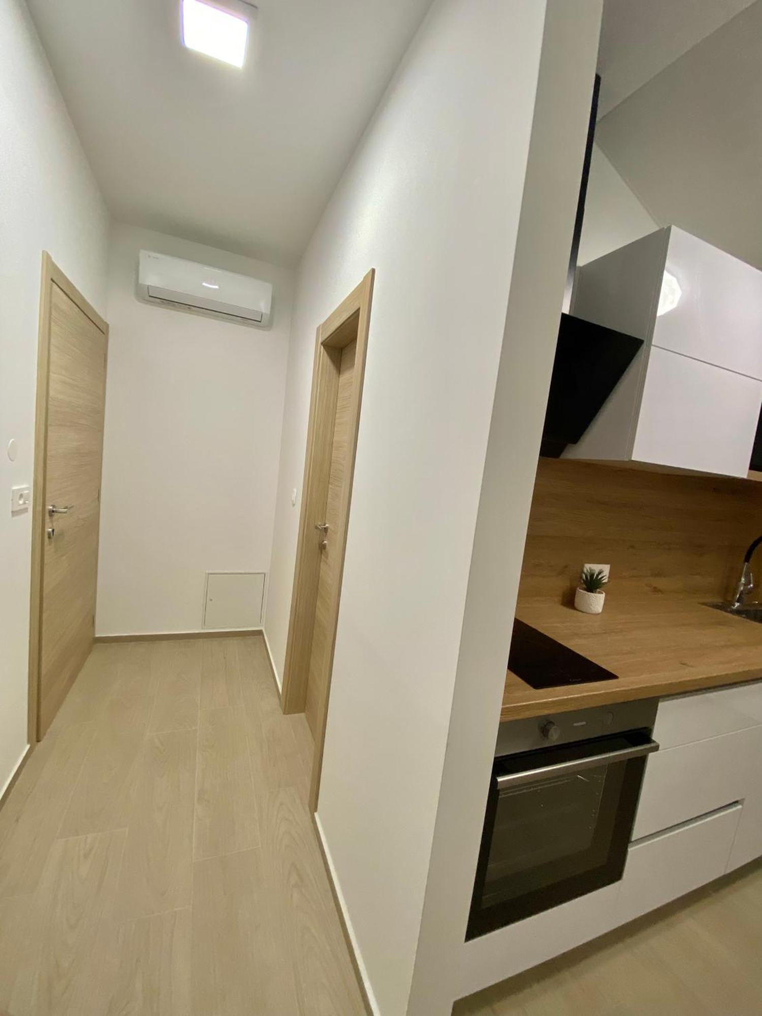 Theros Bibinje Bagian luar foto